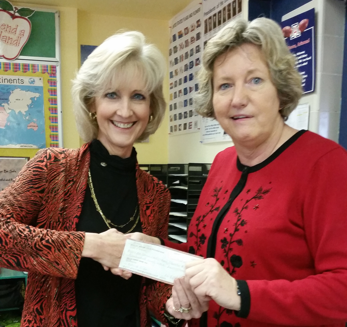 Rincon Rotary Helps Supply Funds for Elementary Economics at Kellond