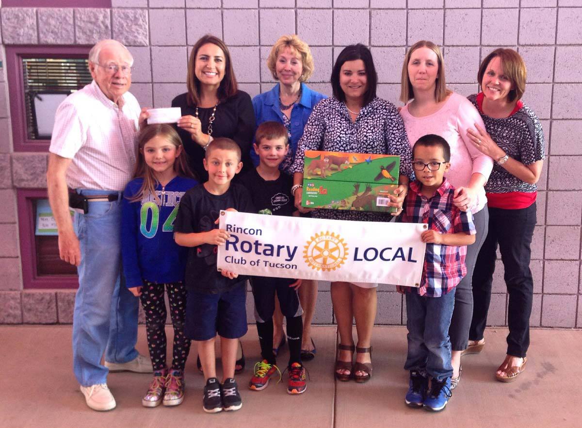 The Rincon Rotary Club Helps First Grade Teachers at Tanque Verde Elementary School.